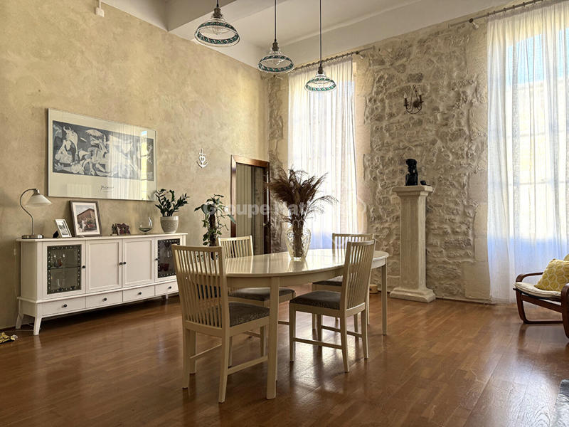 Maison - 243 m² - 6 pièces