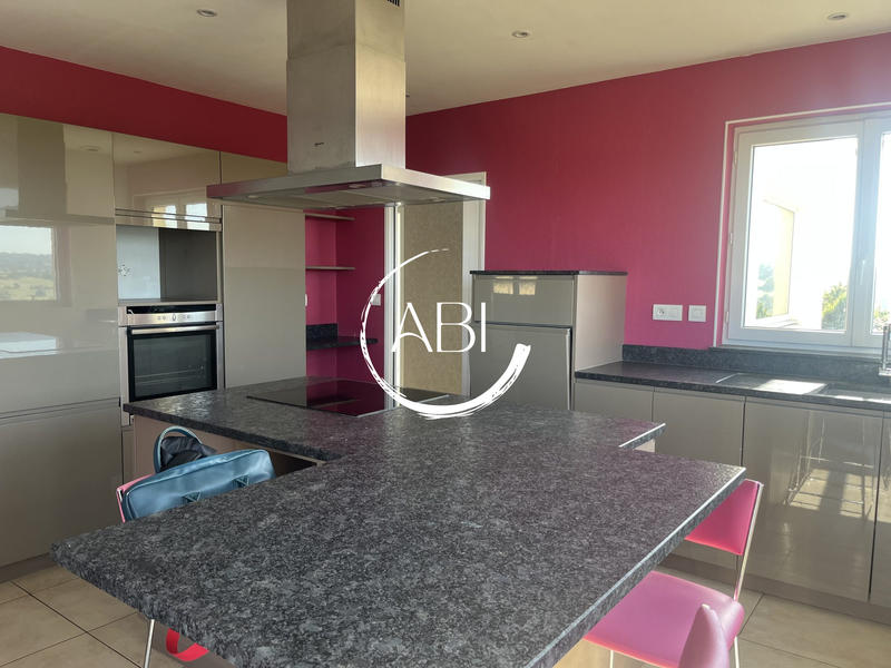 Maison - 212 m² - 7 pièces