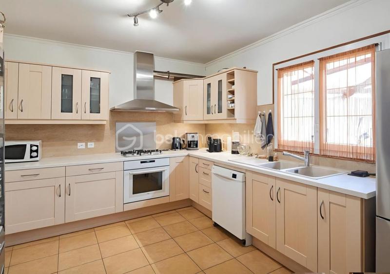 Maison - 88 m² - 4 pièces