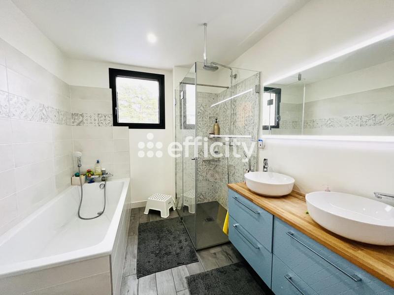 Maison - 180 m² - 5 pièces