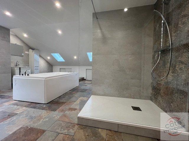 Maison - 240 m² - 6 pièces