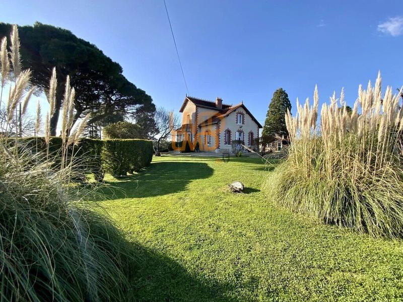 Propriété - 202 m² - 7 pièces