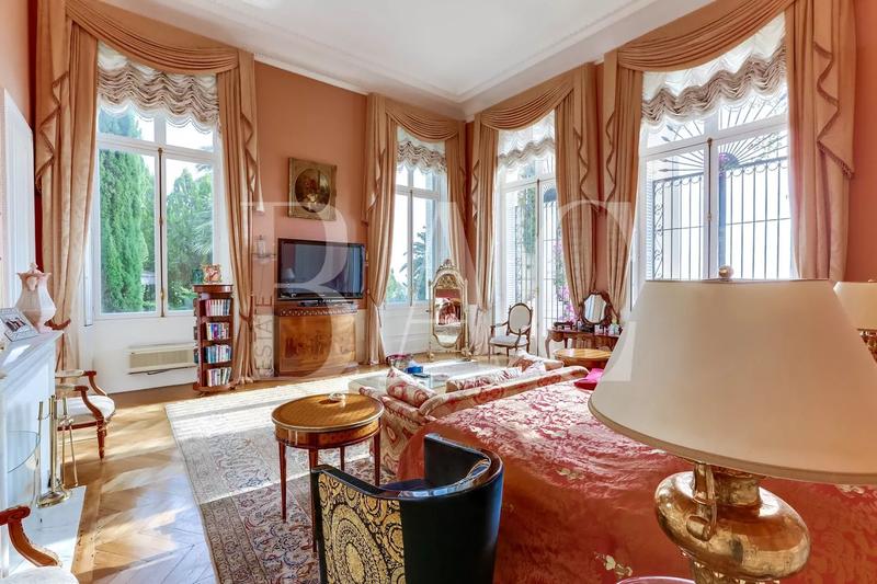 Appartement - 500 m² - 12 pièces