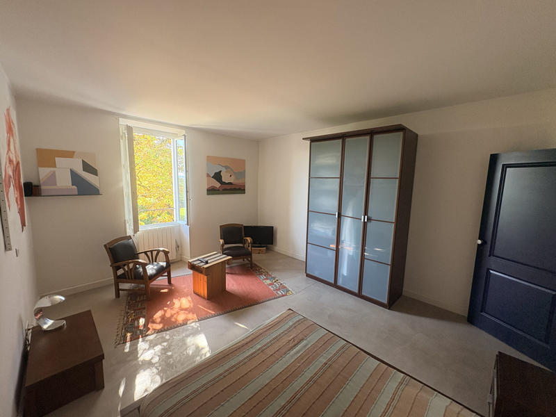 Maison - 320 m² - 8 pièces