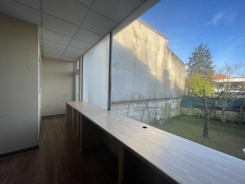Local commercial - 90 m² - 4 pièces