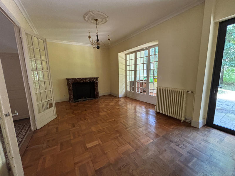 Maison - 220 m² - 8 pièces