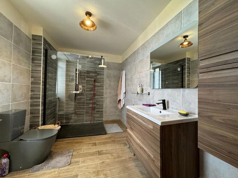 Maison - 180 m² - 7 pièces