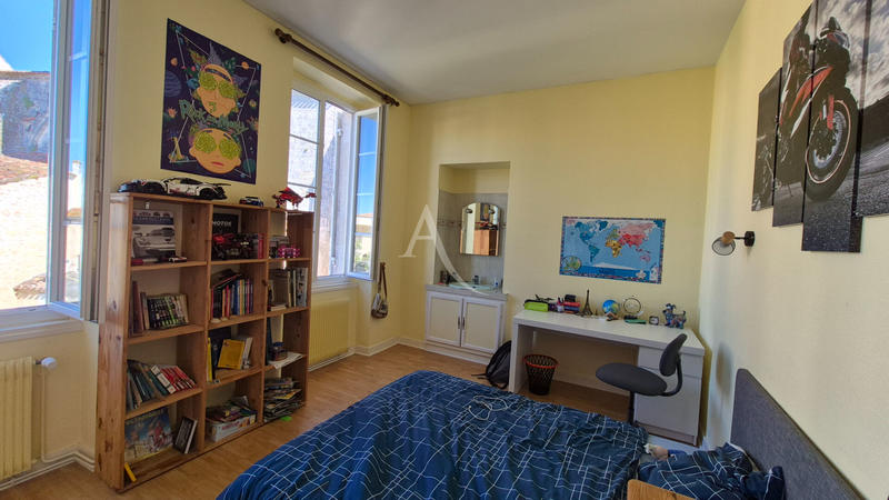 Maison - 265 m² - 9 pièces