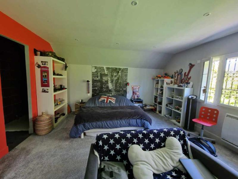 Propriété - 260 m² - 8 pièces