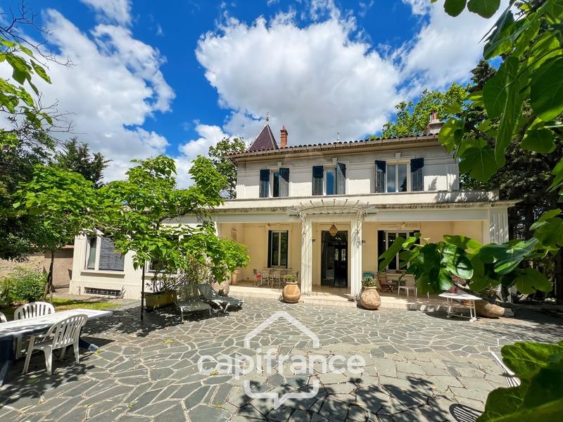 Maison de maîtres - 305 m² - 12 pièces