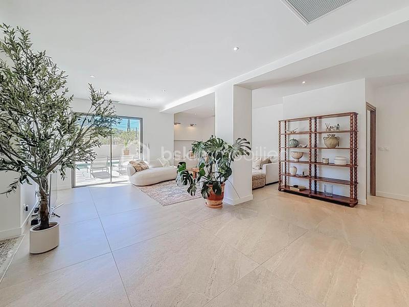 Maison - 346 m² - 8 pièces