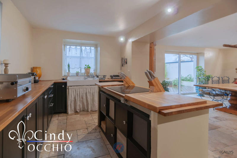 Maison - 198 m² - 6 pièces