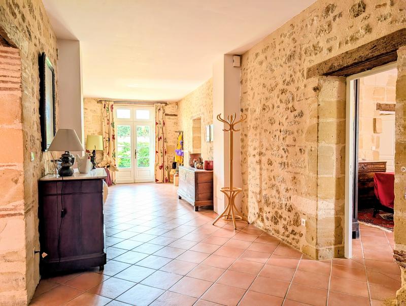 Propriété - 554 m² - 15 pièces