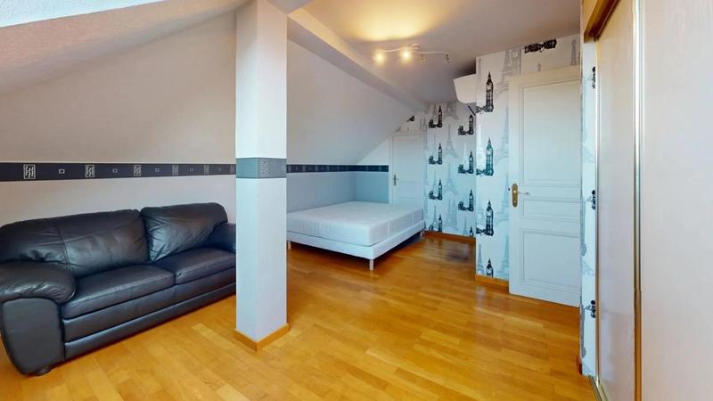 Maison - 204 m² - 7 pièces