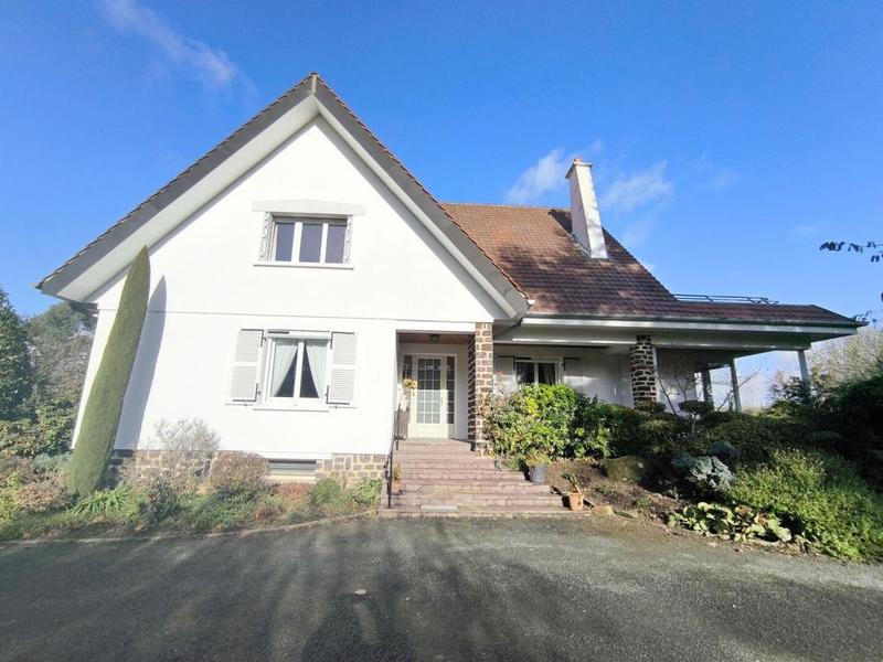 Maison - 218 m² - 6 pièces