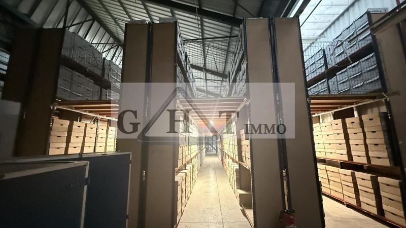 Entrepôt - 2 200 m²