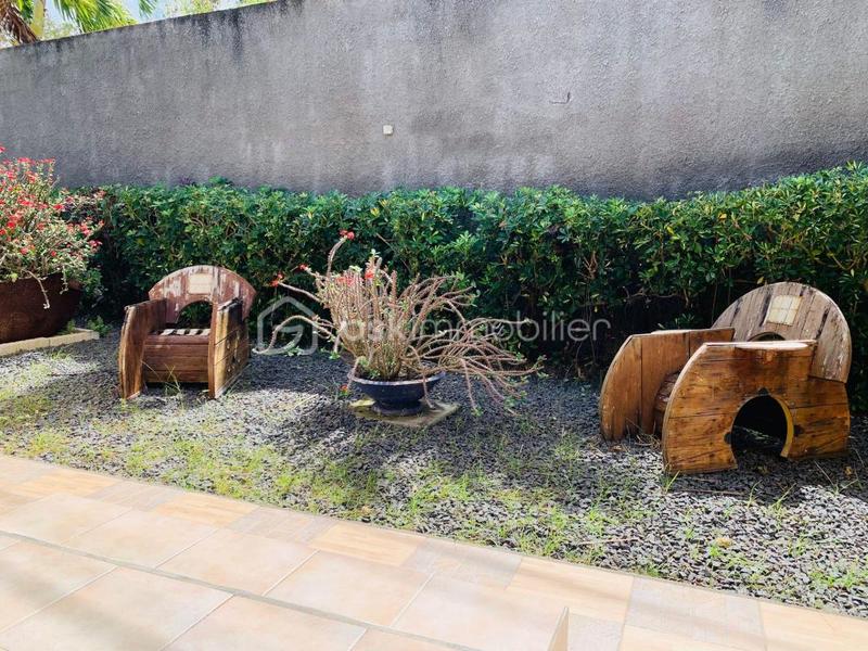 Propriété - 303 m² - 13 pièces