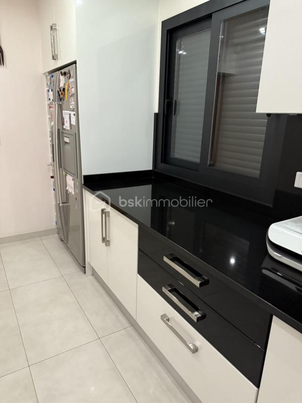 Maison - 210 m² - 9 pièces