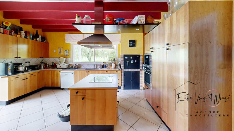 Maison - 376 m² - 9 pièces