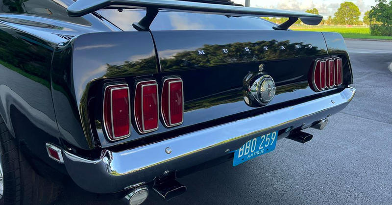 Ford Mustang Fastback V8 351