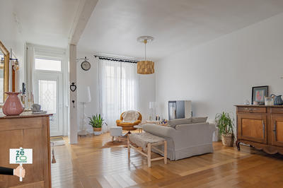 Maison - 205 m² - 9 pièces