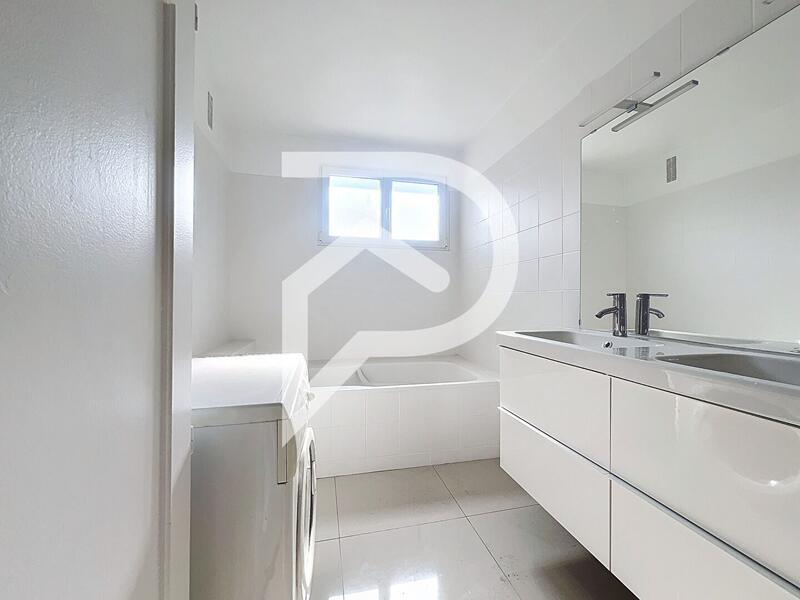 Maison traditionnelle - 254 m² - 10 pièces