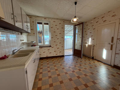 Maison - 104 m² - 10 pièces