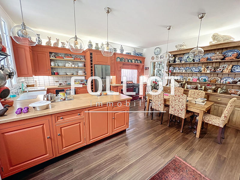 Maison - 315 m² - 15 pièces