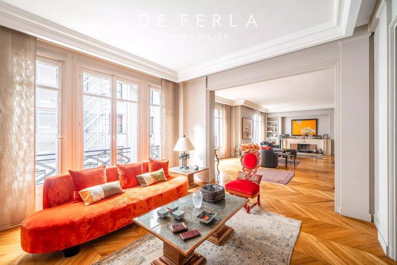 Appartement - 245 m² - 7 pièces