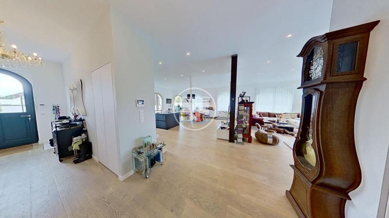 Maison - 308 m² - 8 pièces