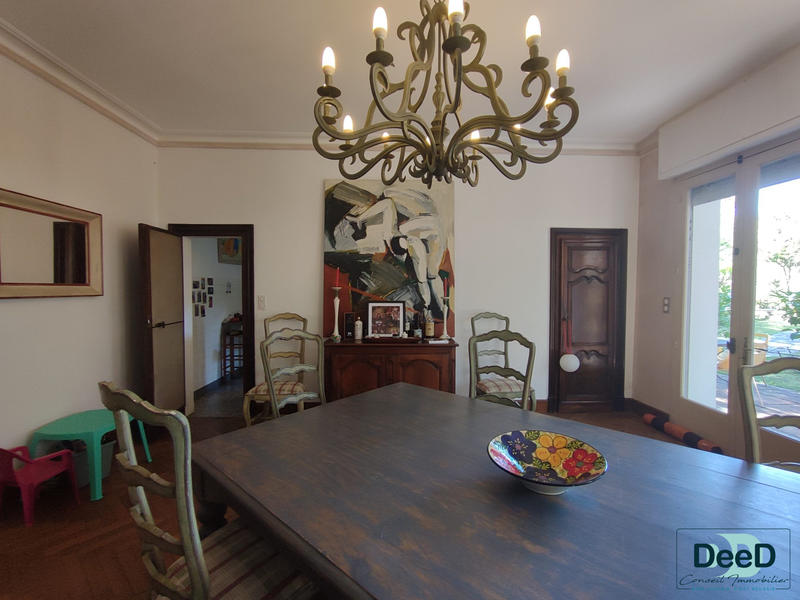 Maison - 366 m² - 9 pièces