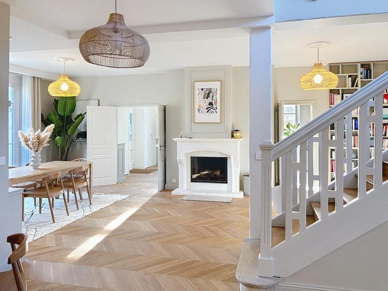 Maison bourgeoise - 300 m² - 9 pièces