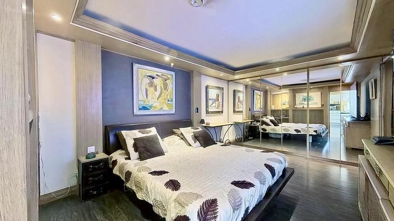 Appartement - 202 m² - 6 pièces