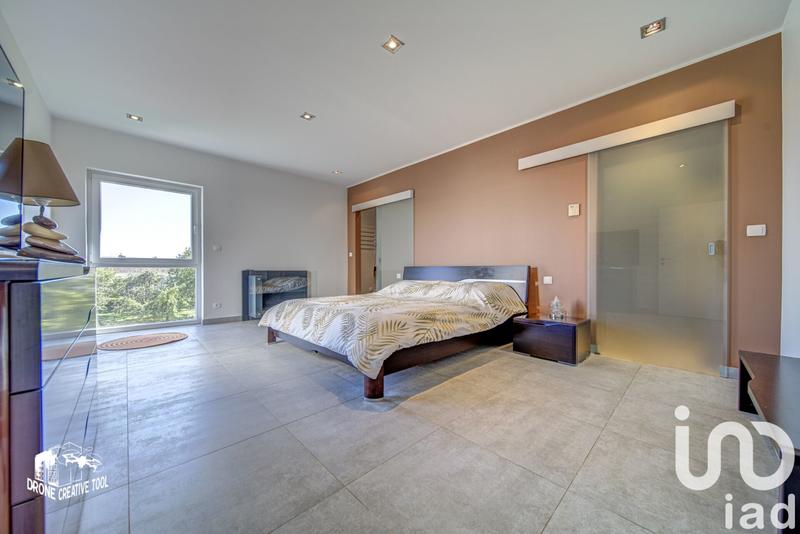 Maison - 271 m² - 5 pièces