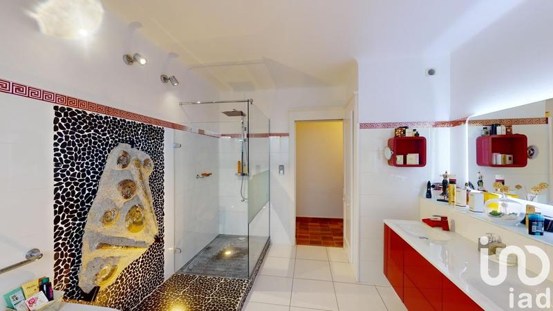 Maison - 270 m² - 9 pièces