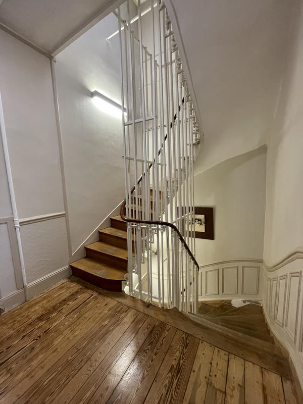 Maison - 242 m² - 12 pièces