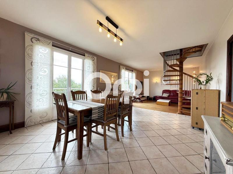 Maison - 95 m² - 5 pièces