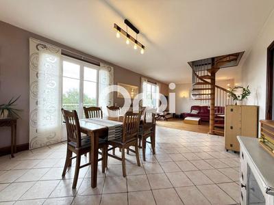 Maison - 95 m² - 5 pièces