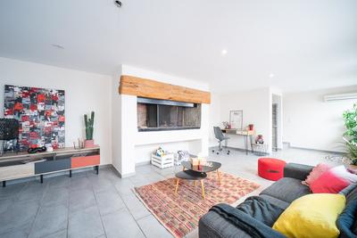 Maison - 230 m² - 6 pièces