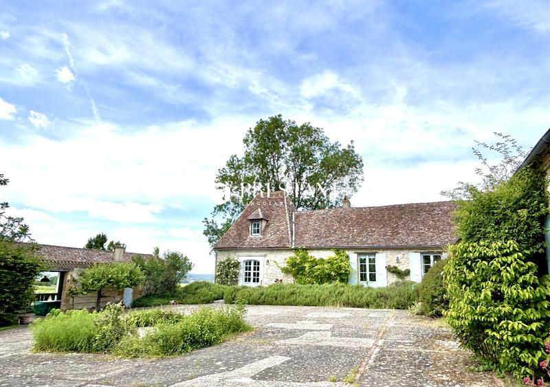 Maison - 520 m² - 11 pièces