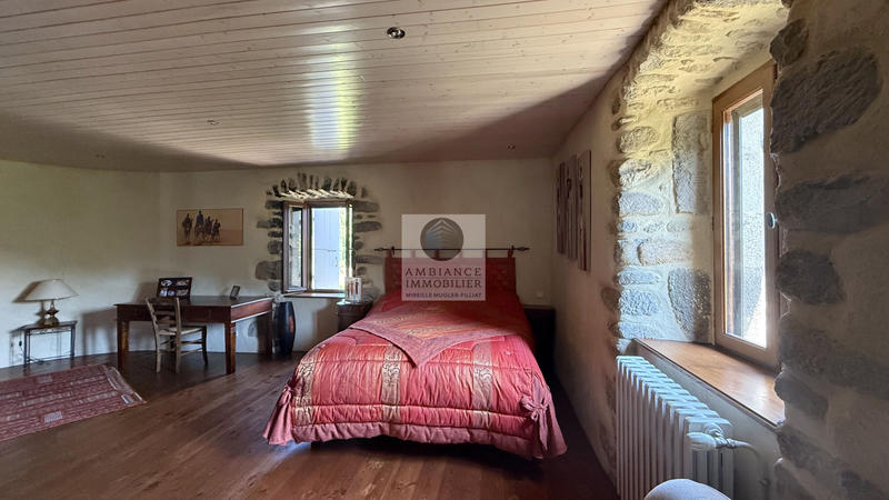 Maison - 218 m² - 7 pièces