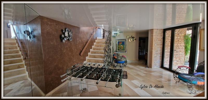 Maison - 326 m² - 6 pièces