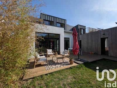 Maison - 224 m² - 8 pièces