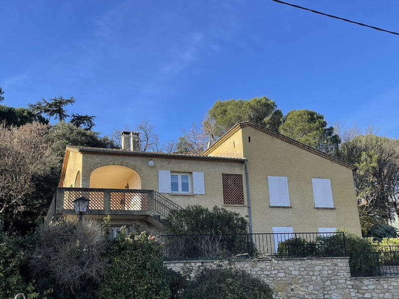 Maison - 228 m² - 9 pièces