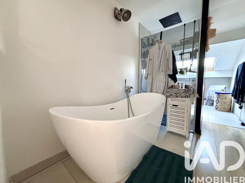 Maison - 202 m² - 8 pièces