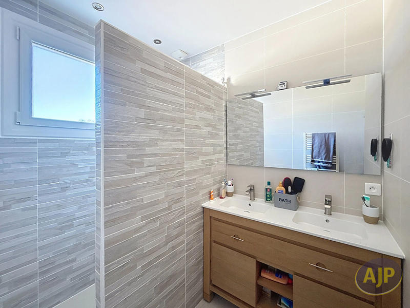 Maison - 163 m² - 6 pièces