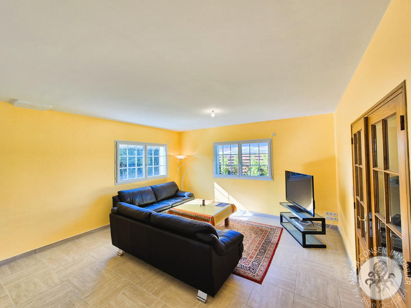 Maison - 235 m² - 6 pièces