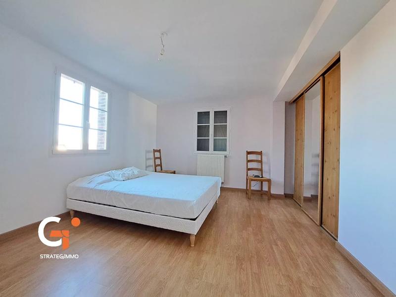 Maison - 240 m² - 8 pièces