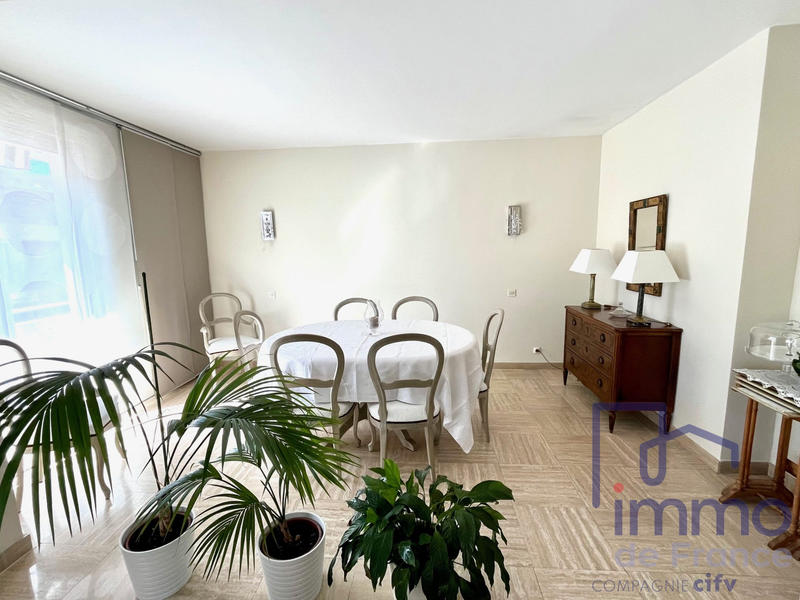 Appartement - 120 m² - 5 pièces