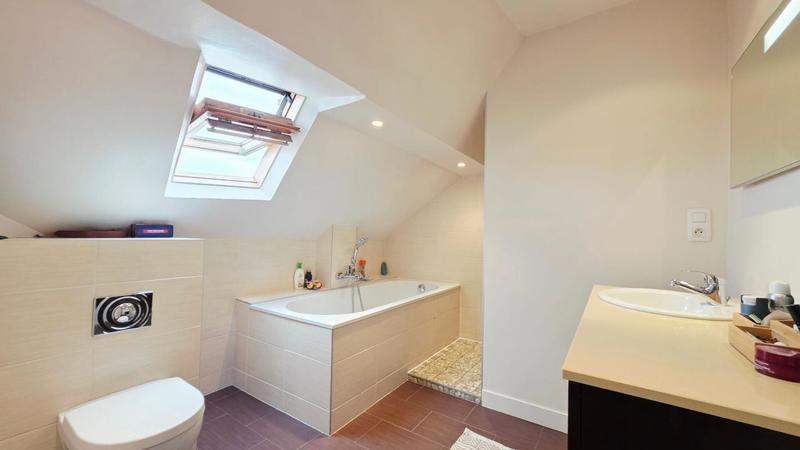 Maison - 189 m² - 8 pièces